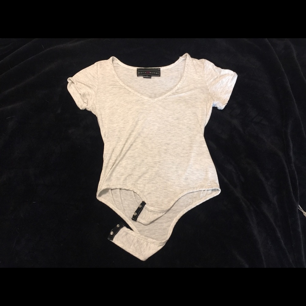 *BRAND NEW* V-neck leotard shirt